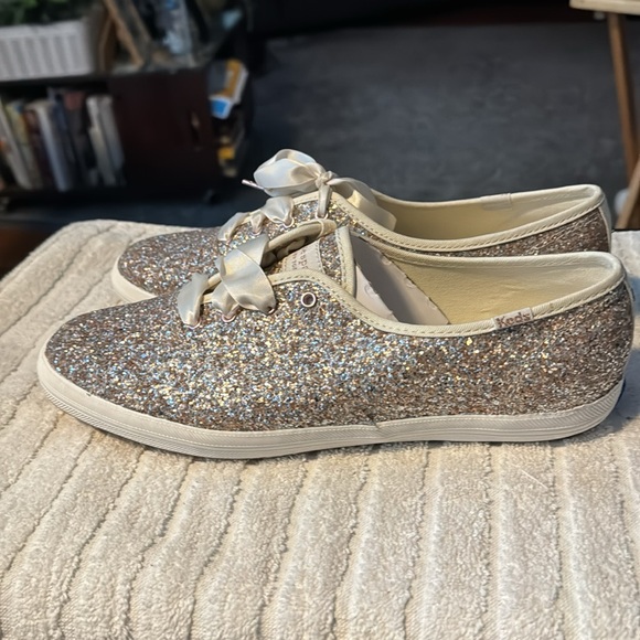 Women - Picture 2 of 3